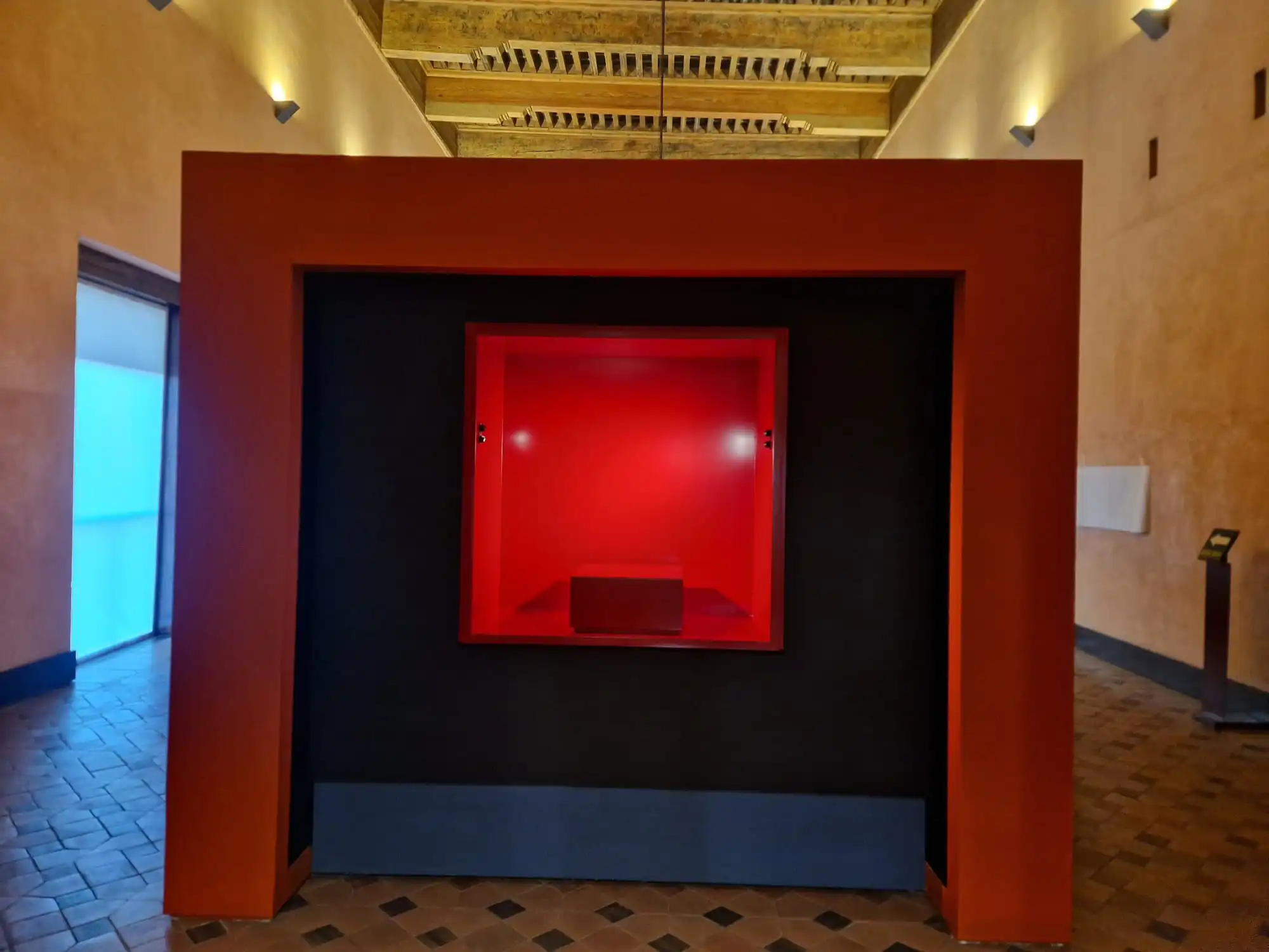 Acabados de pintura en mobiliario y estructuras expositivas en Zaragoza