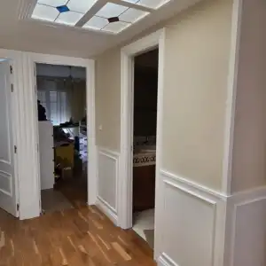 Pintura de piso en Centro Zaragoza con paredes, molduras y acabados interiores renovados